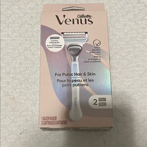 NWT Venus Pubic Hair Razor Set